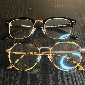 Stylish Black and Tortoise Glasses Set